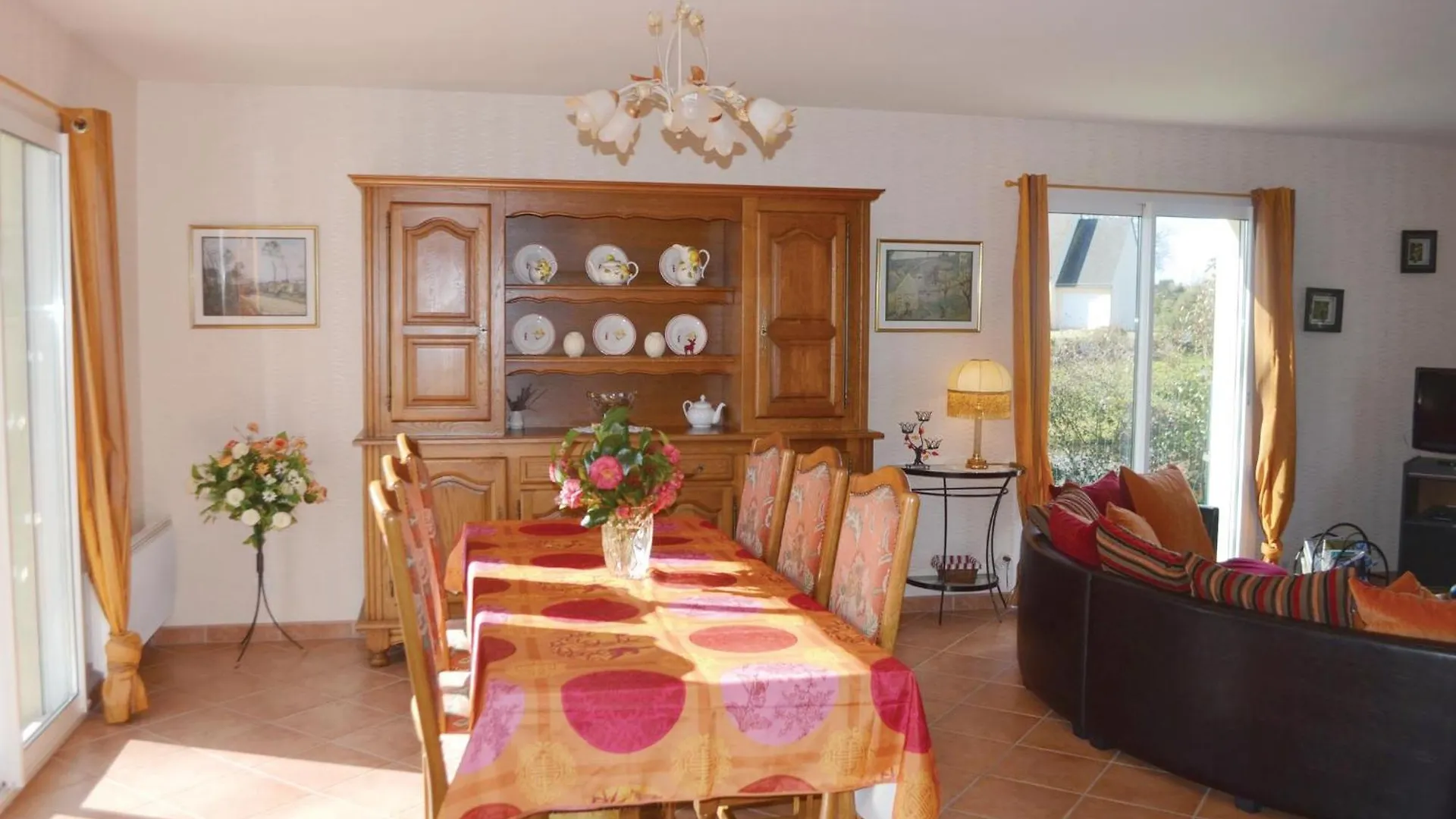 3 Bedroom Beautiful Home In Guéhenno France