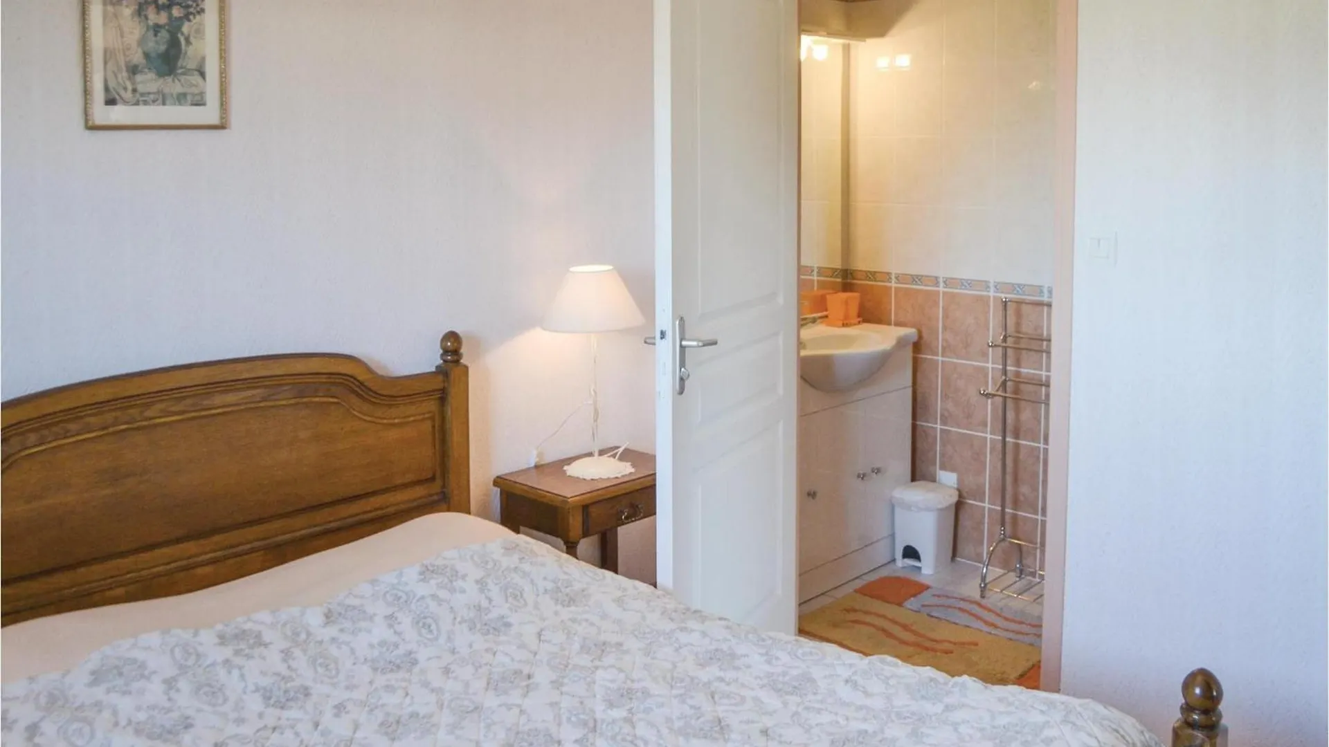 3 Bedroom Beautiful Home In Guéhenno 0*,